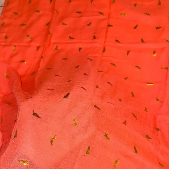 LERDU Coral Scarf with Gold Details - Picture 6 of 14